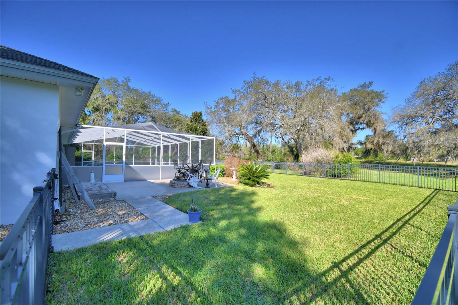 ARROWHEAD LAKES - Residential