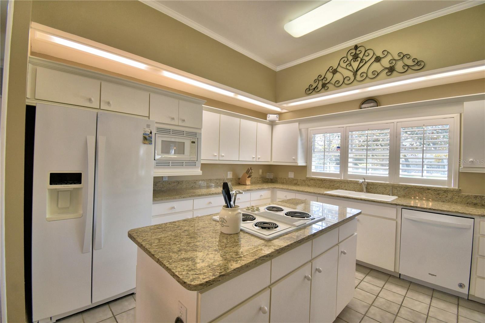 ARROWHEAD LAKES - Residential