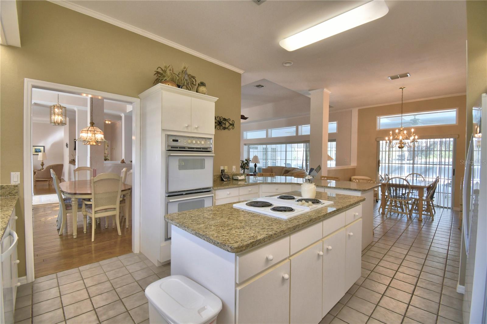 ARROWHEAD LAKES - Residential