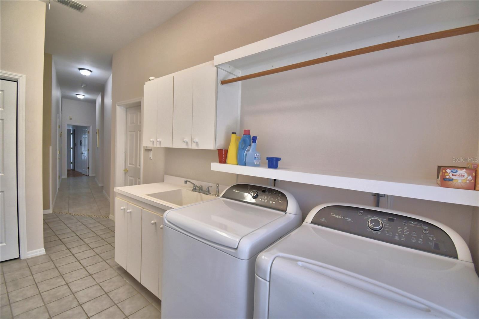 ARROWHEAD LAKES - Residential