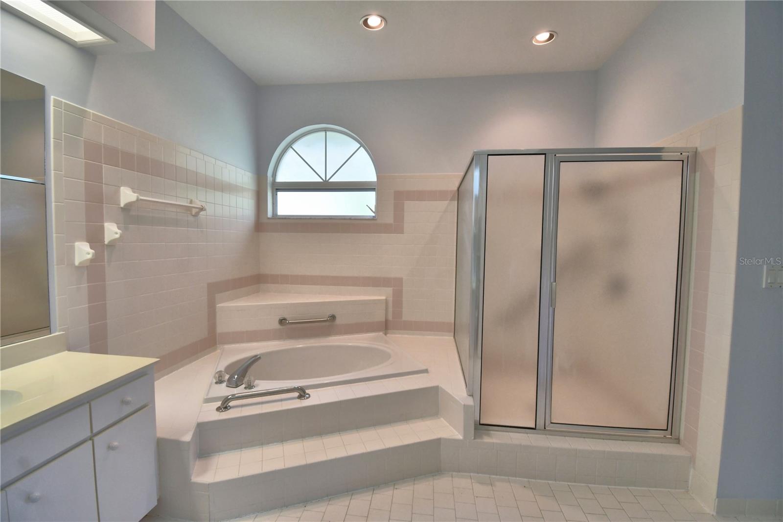 ARROWHEAD LAKES - Residential