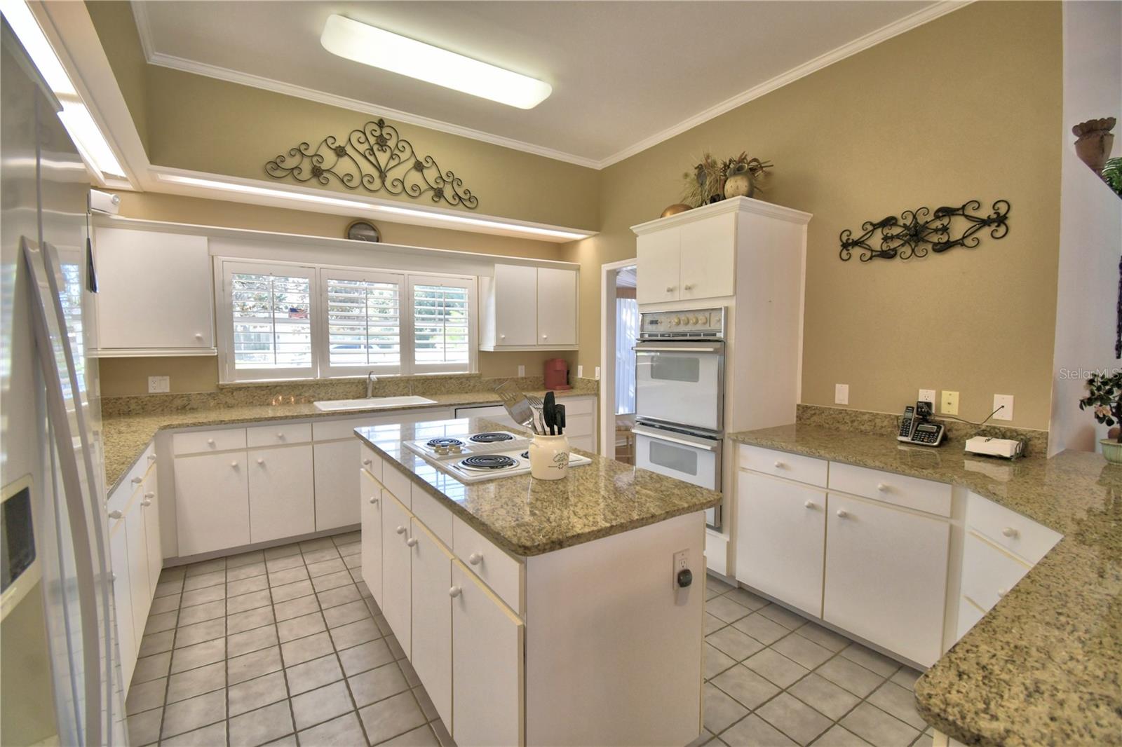 ARROWHEAD LAKES - Residential