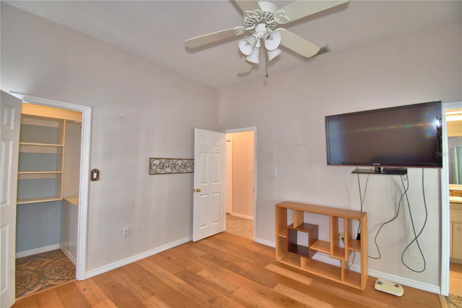 ARROWHEAD LAKES - Residential