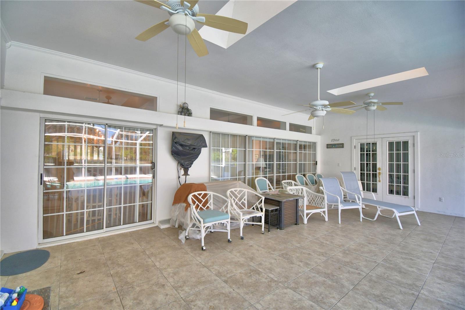 ARROWHEAD LAKES - Residential