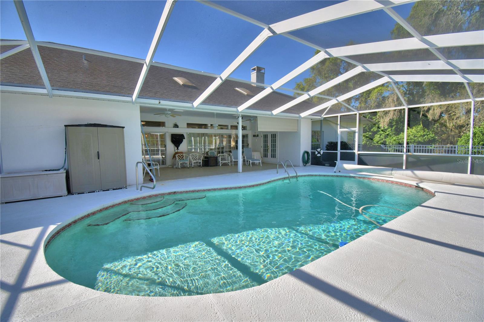 ARROWHEAD LAKES - Residential