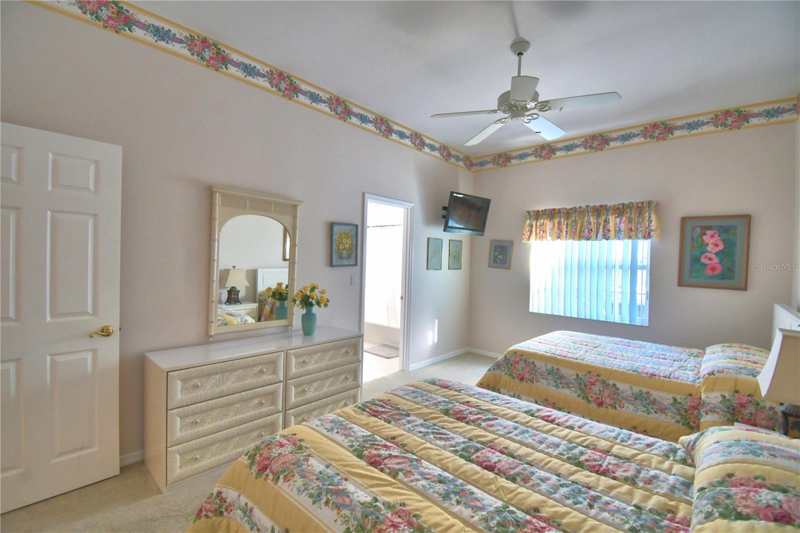 ARROWHEAD LAKES - Residential