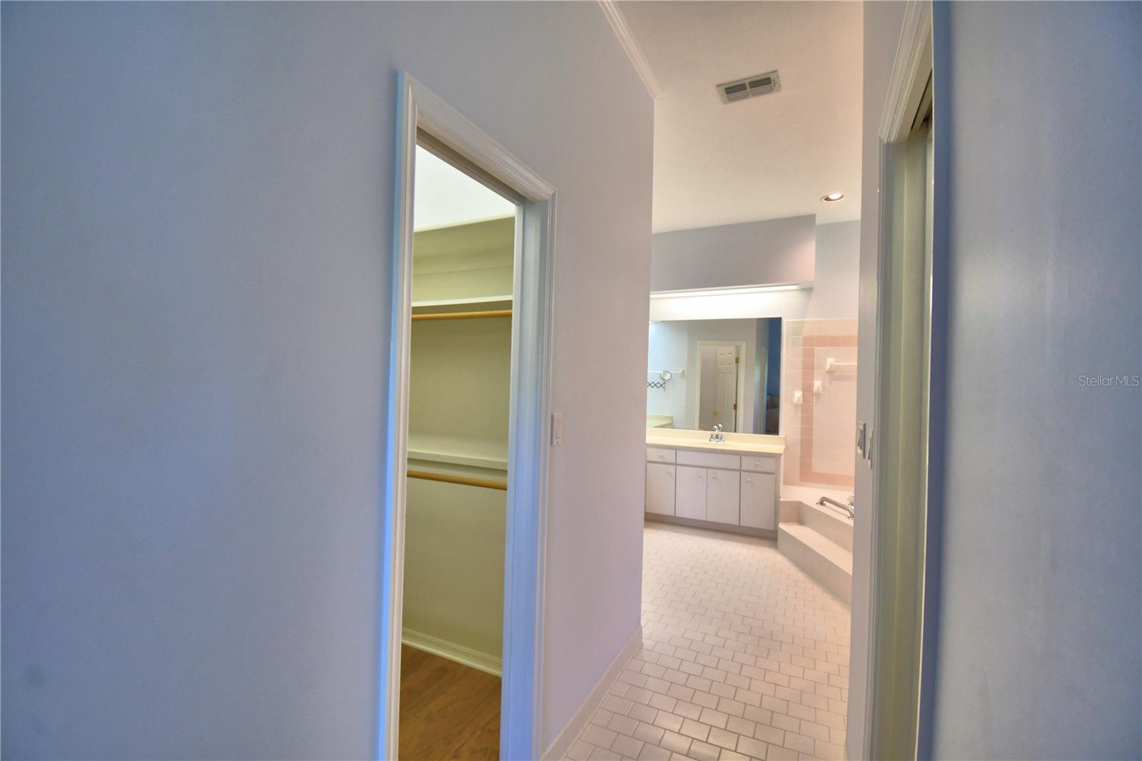 ARROWHEAD LAKES - Residential