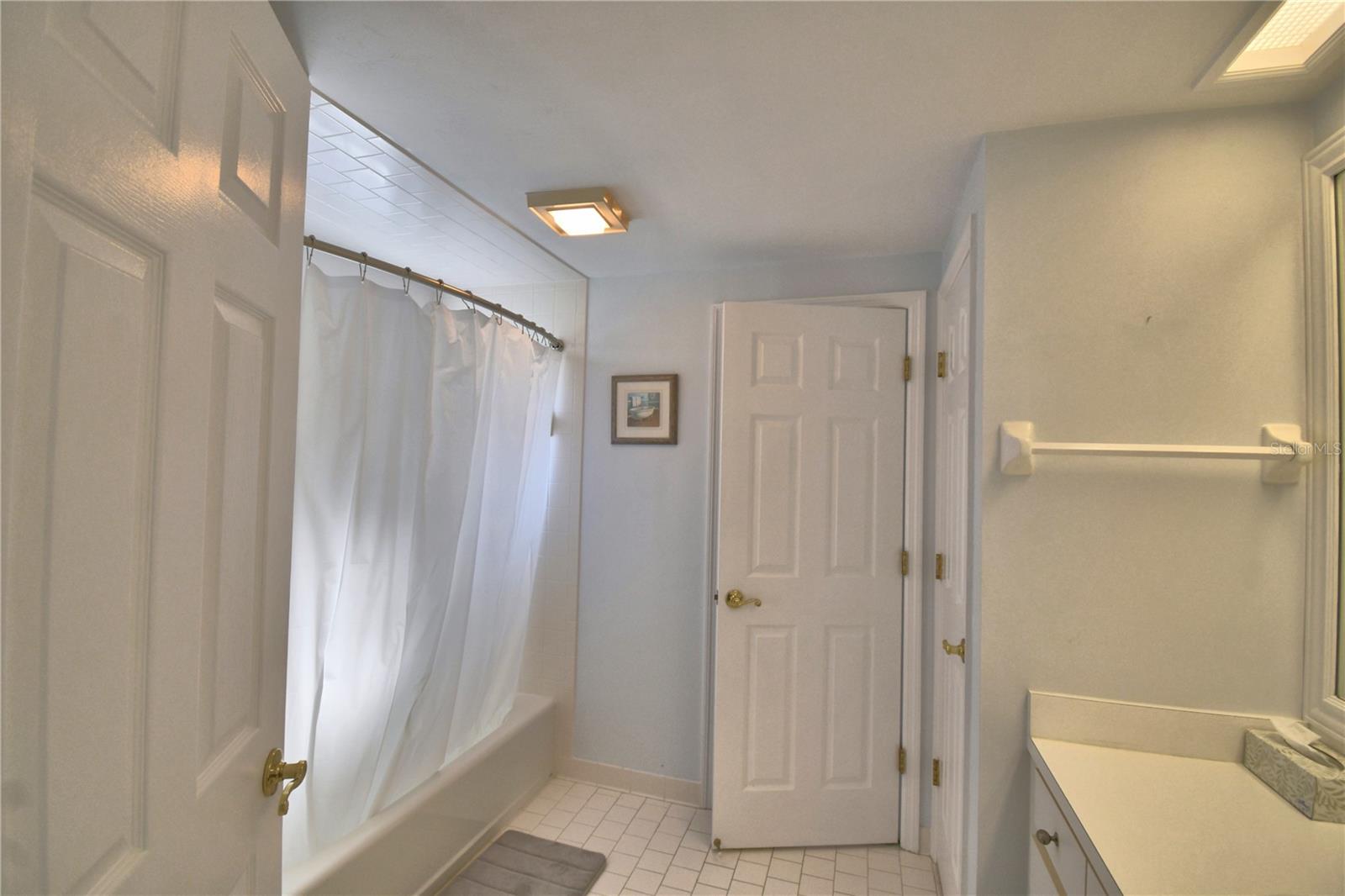 ARROWHEAD LAKES - Residential