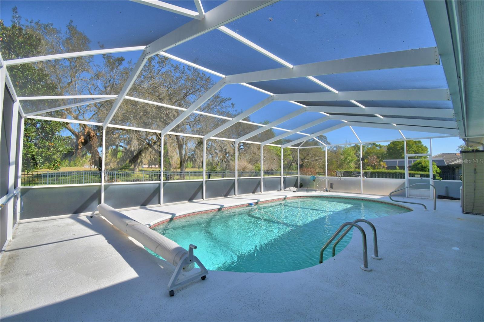 ARROWHEAD LAKES - Residential