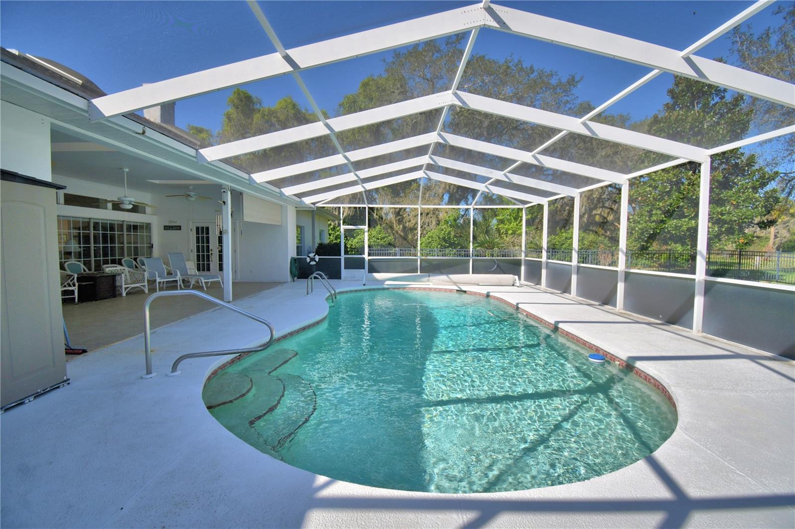 ARROWHEAD LAKES - Residential