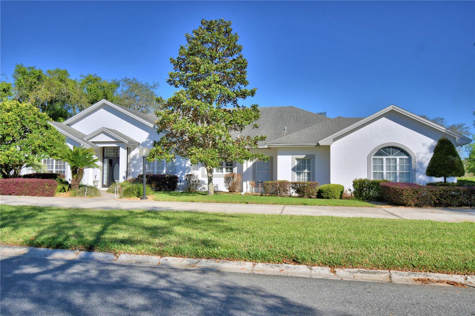 ARROWHEAD LAKES - Residential