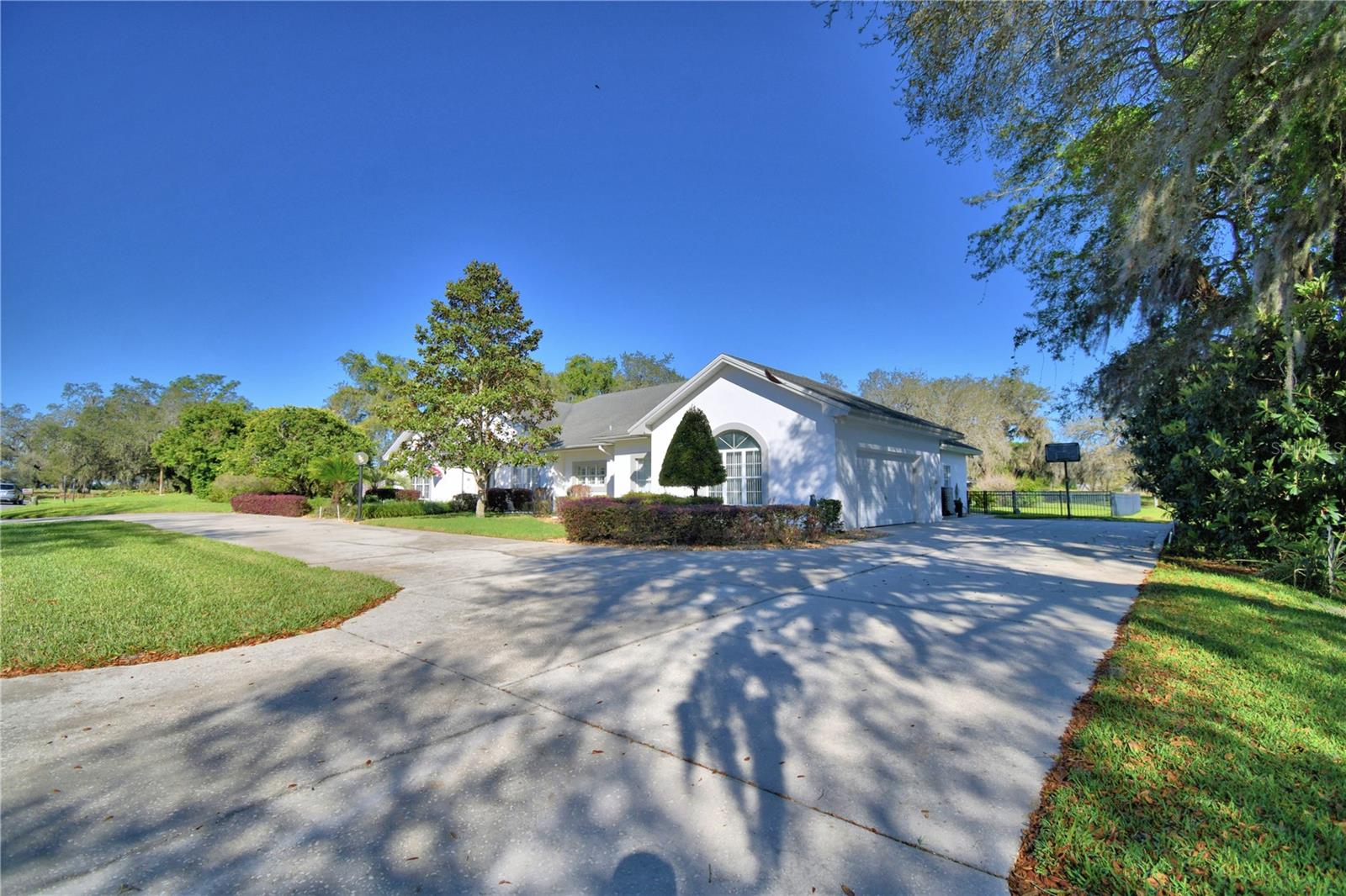 ARROWHEAD LAKES - Residential