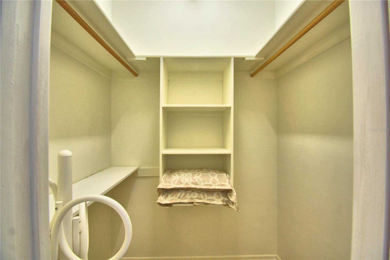 ARROWHEAD LAKES - Residential