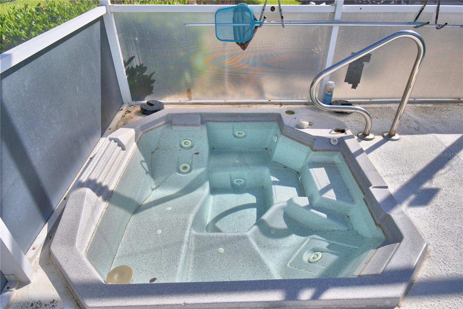 ARROWHEAD LAKES - Residential