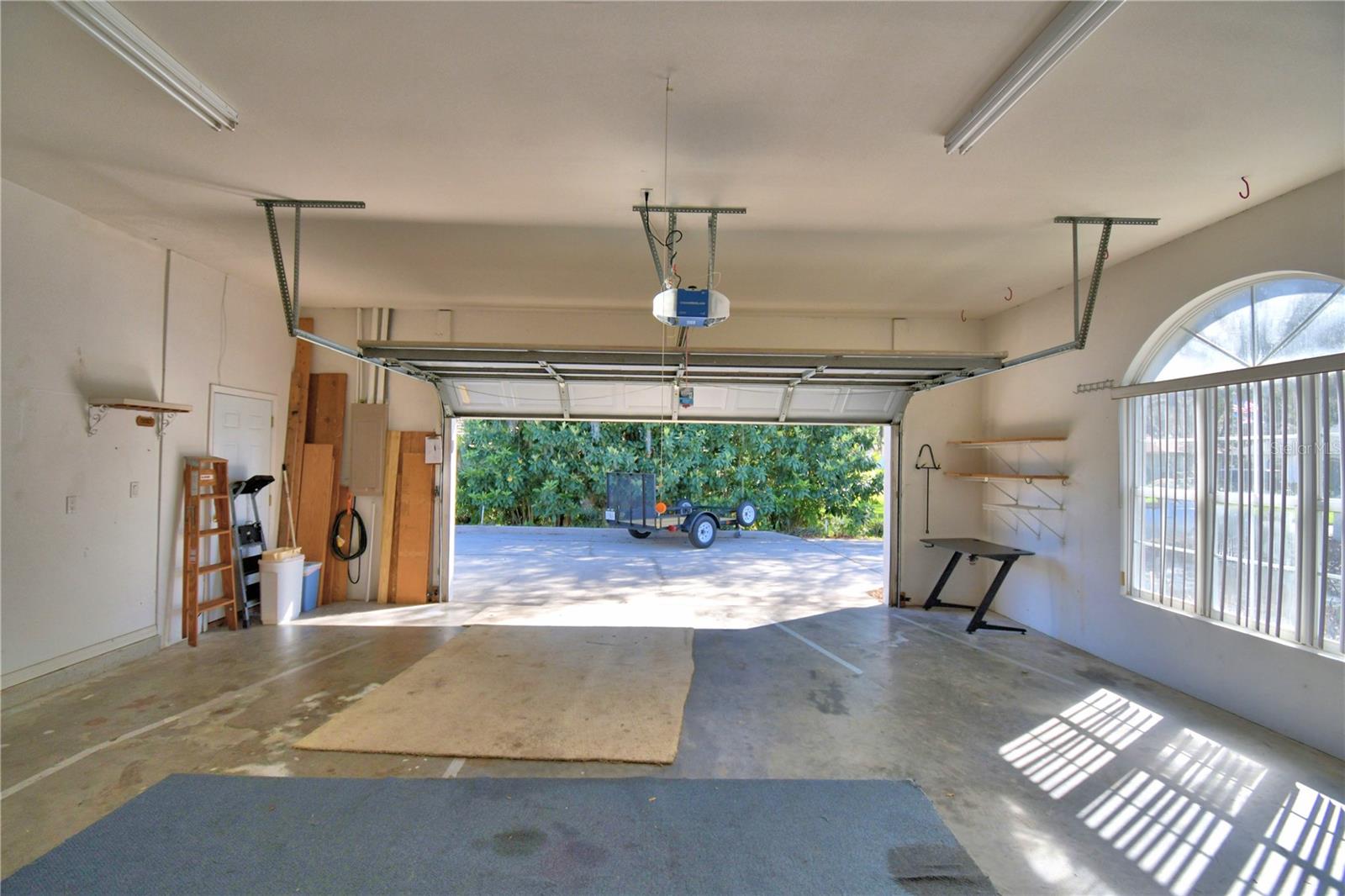 ARROWHEAD LAKES - Residential