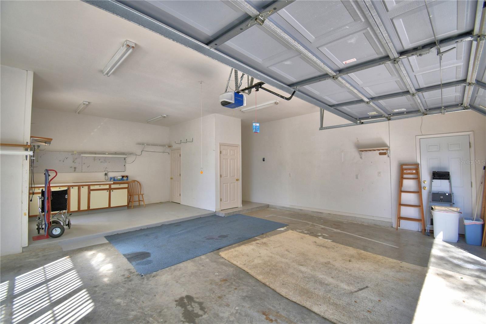 ARROWHEAD LAKES - Residential