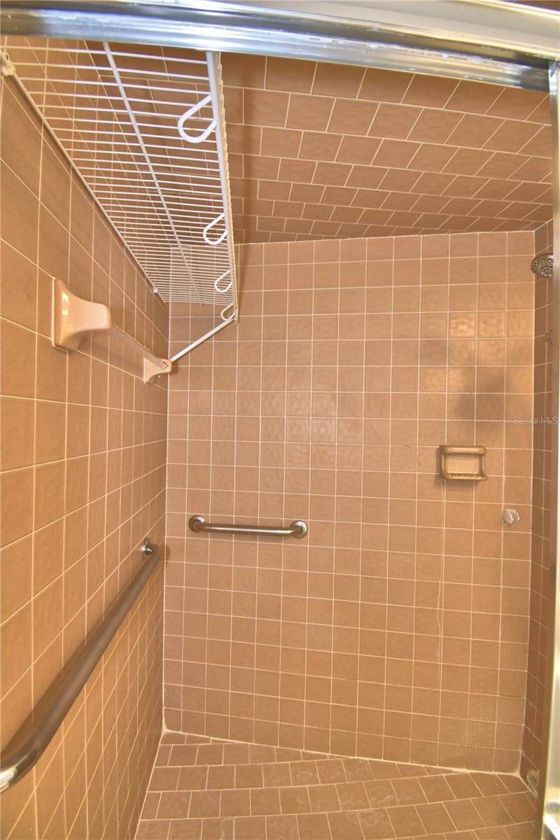 ARROWHEAD LAKES - Residential