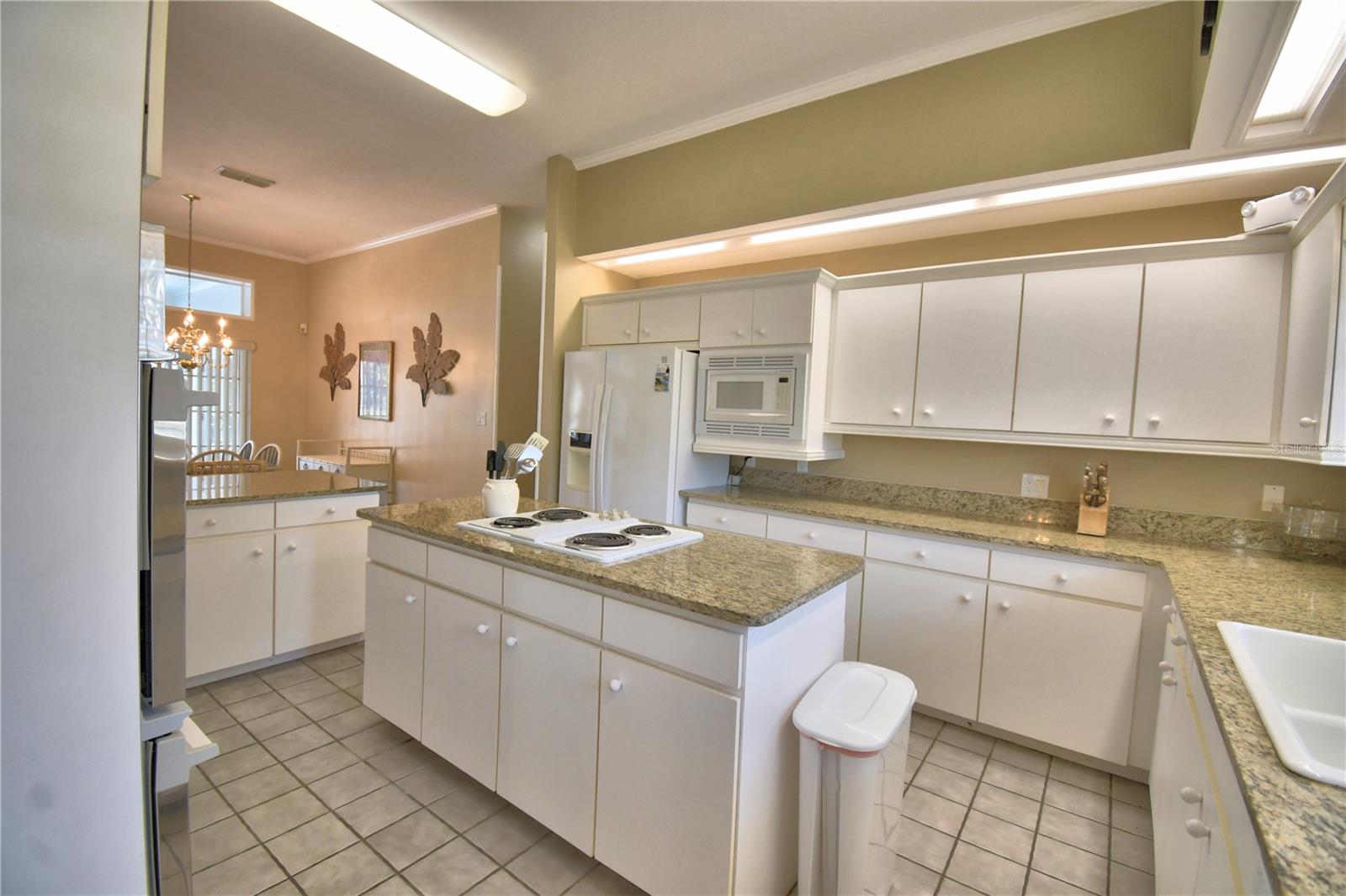 ARROWHEAD LAKES - Residential