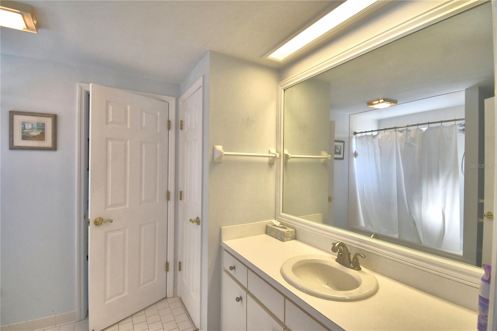 ARROWHEAD LAKES - Residential