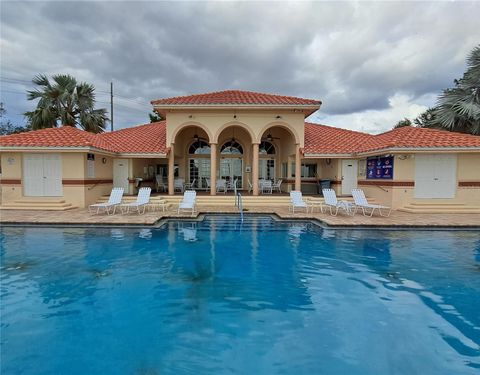 A home in WINTER HAVEN