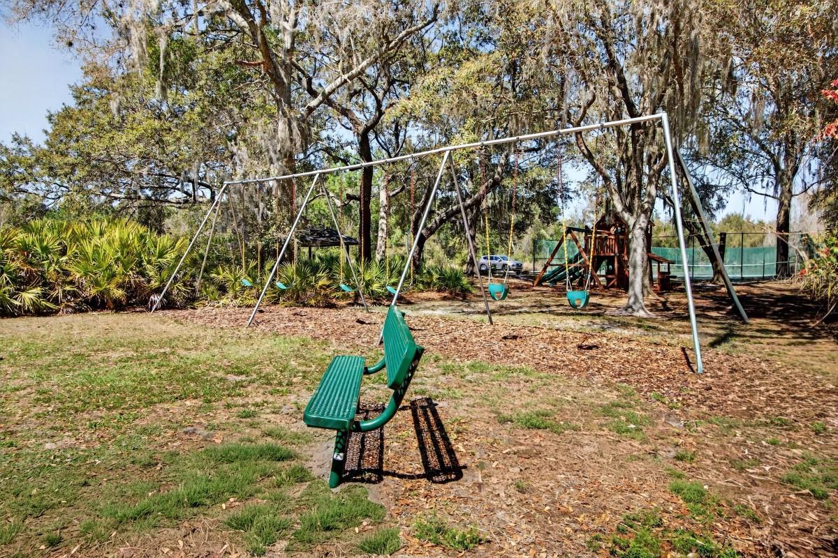 ESTATES AT ALOMA WOODS PH 2 - Residential