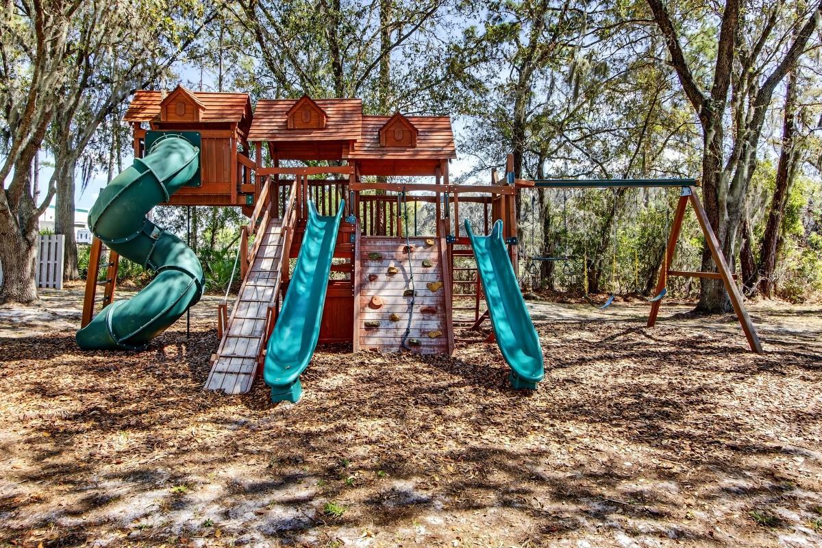 ESTATES AT ALOMA WOODS PH 2 - Residential