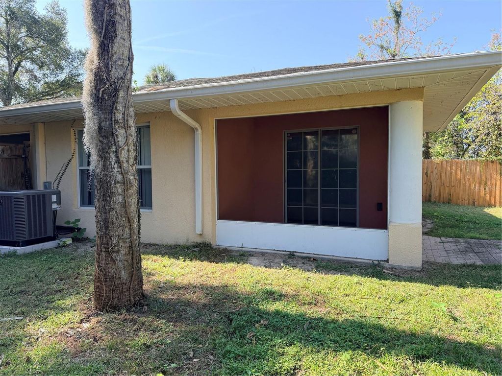 Photo of 310 W Berckman Street, Fruitland Park, FL 34731 (MLS # O6365186)