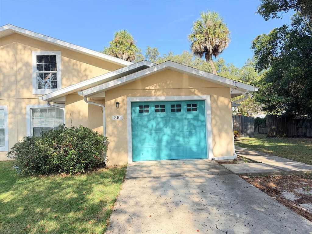 Photo of 310 W Berckman Street, Fruitland Park, FL 34731 (MLS # O6365186)