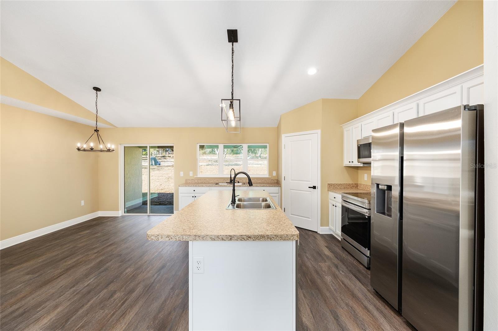 RAINBOW LAKES ESTATES - Residential