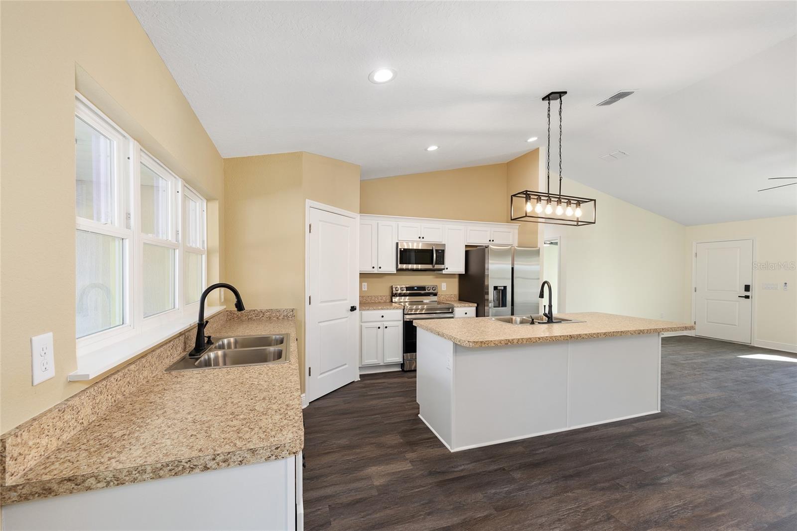 RAINBOW LAKES ESTATES - Residential