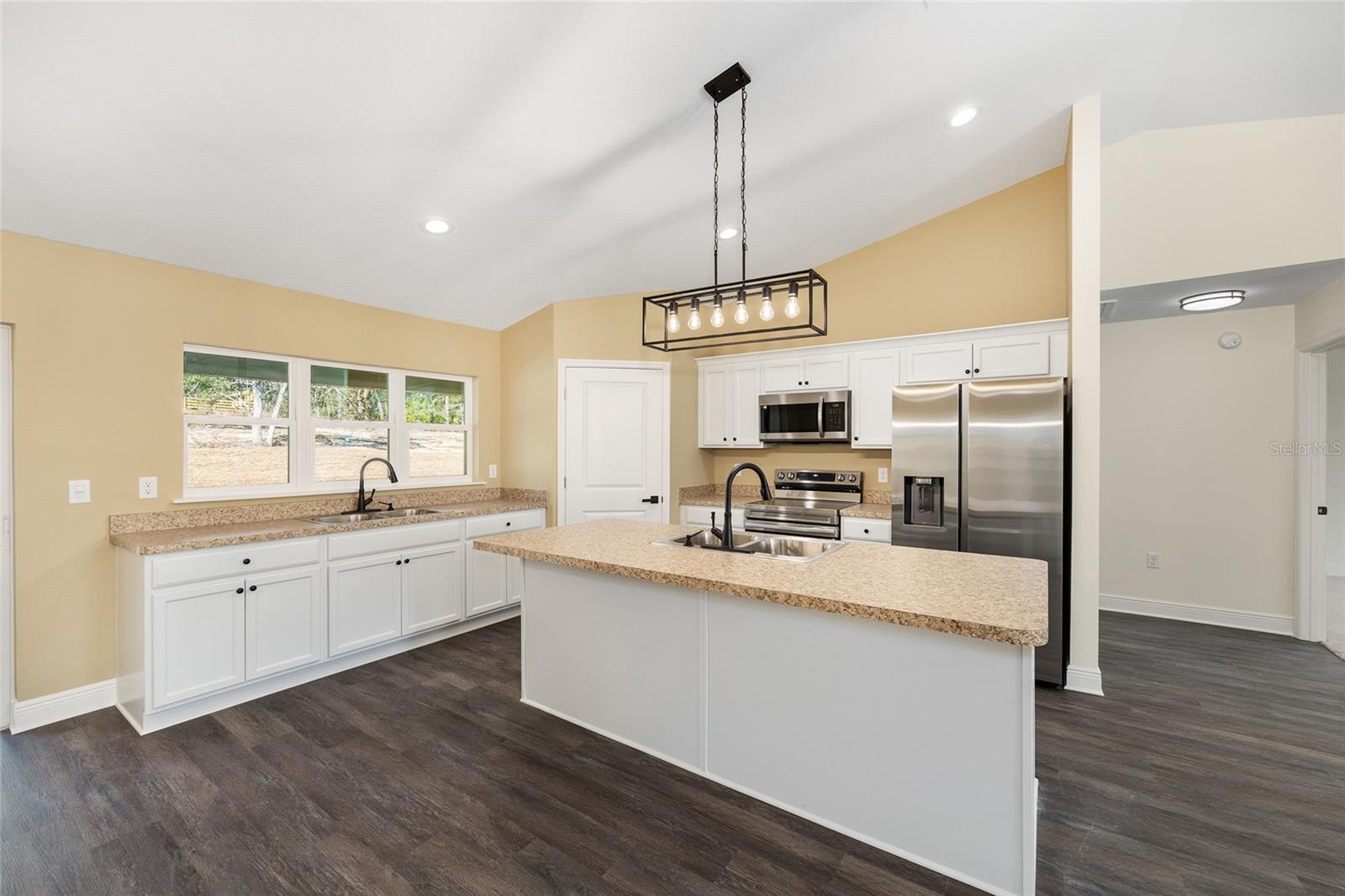 RAINBOW LAKES ESTATES - Residential