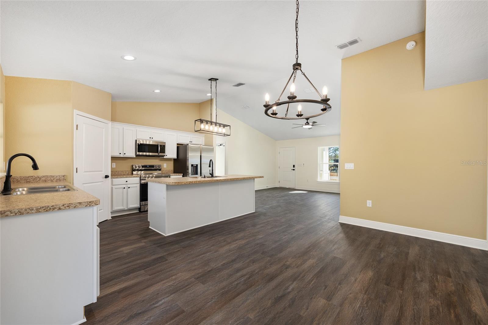 RAINBOW LAKES ESTATES - Residential