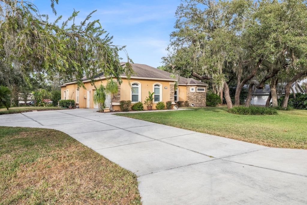 Photo of 5737 Deer Flag Drive, Lakeland, FL 33811 (MLS # L4957673)