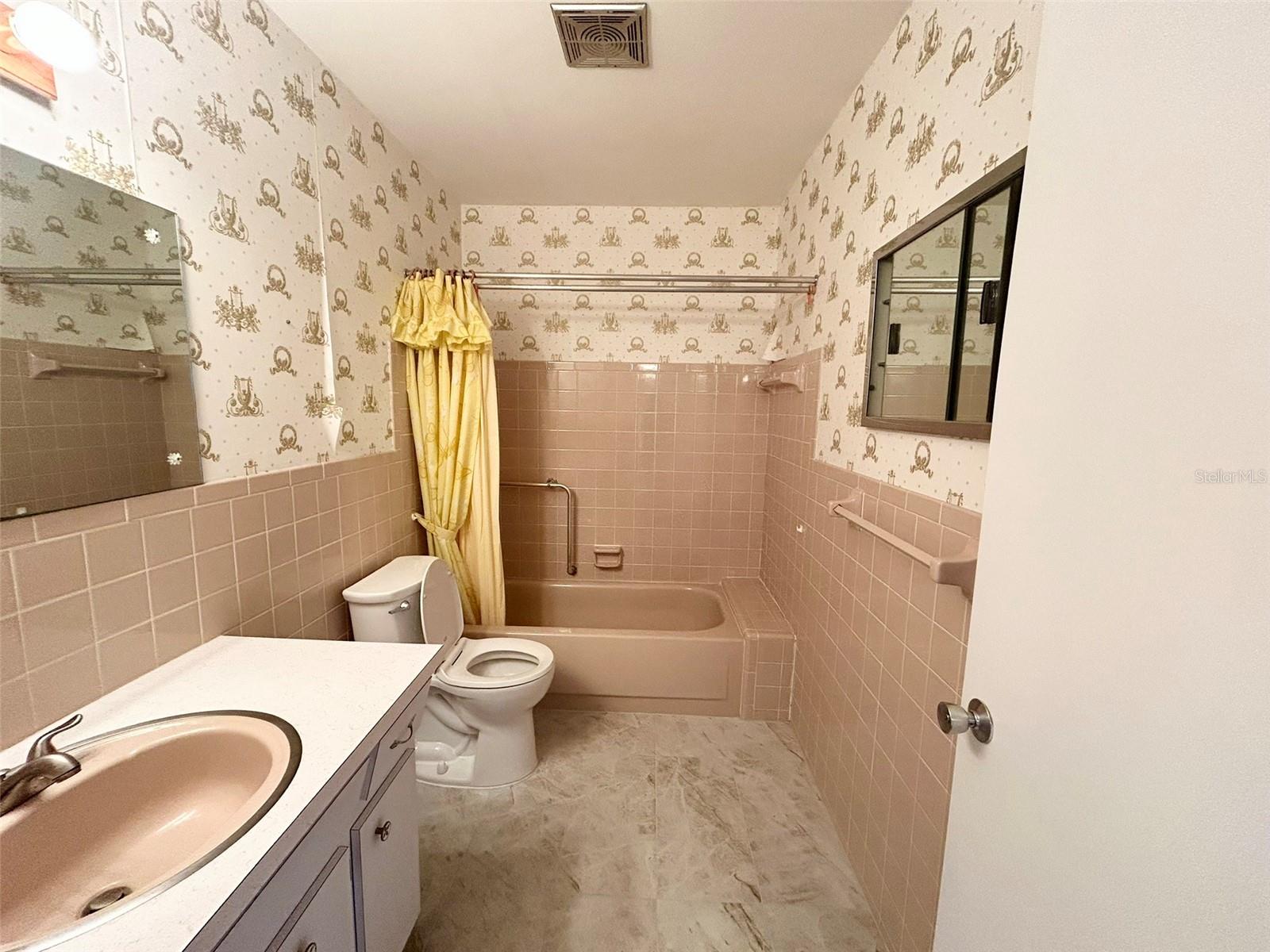 ON TOP OF THE WORLD - Residential