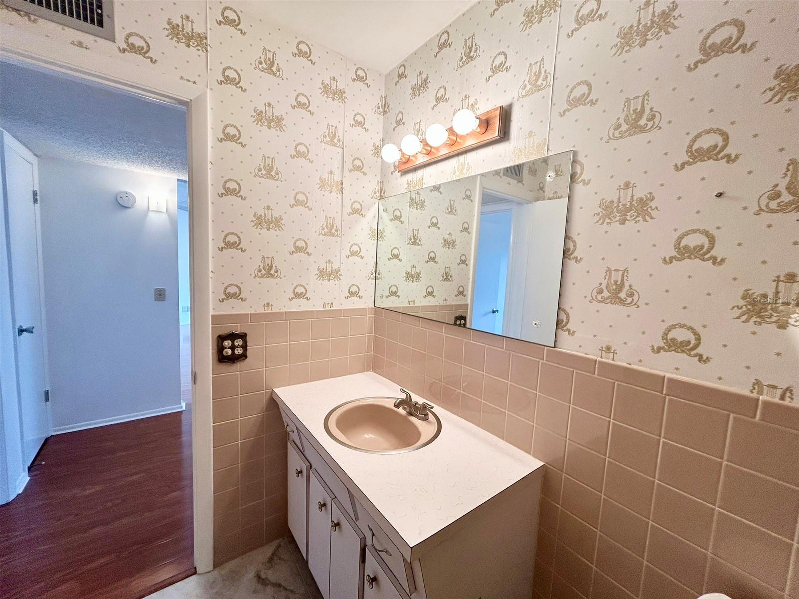 ON TOP OF THE WORLD - Residential