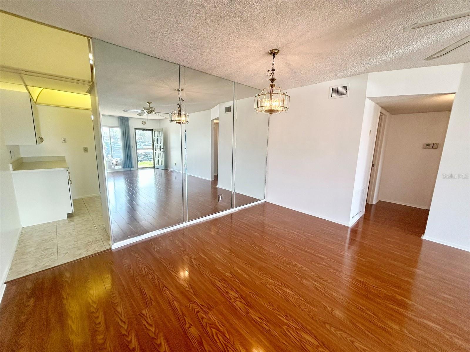 ON TOP OF THE WORLD - Residential