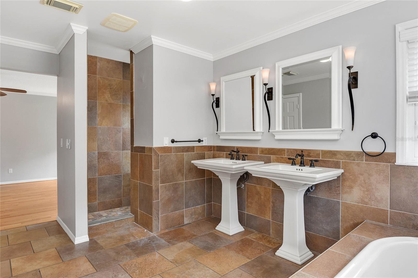 COMSTOCK PARK - Residential Lease