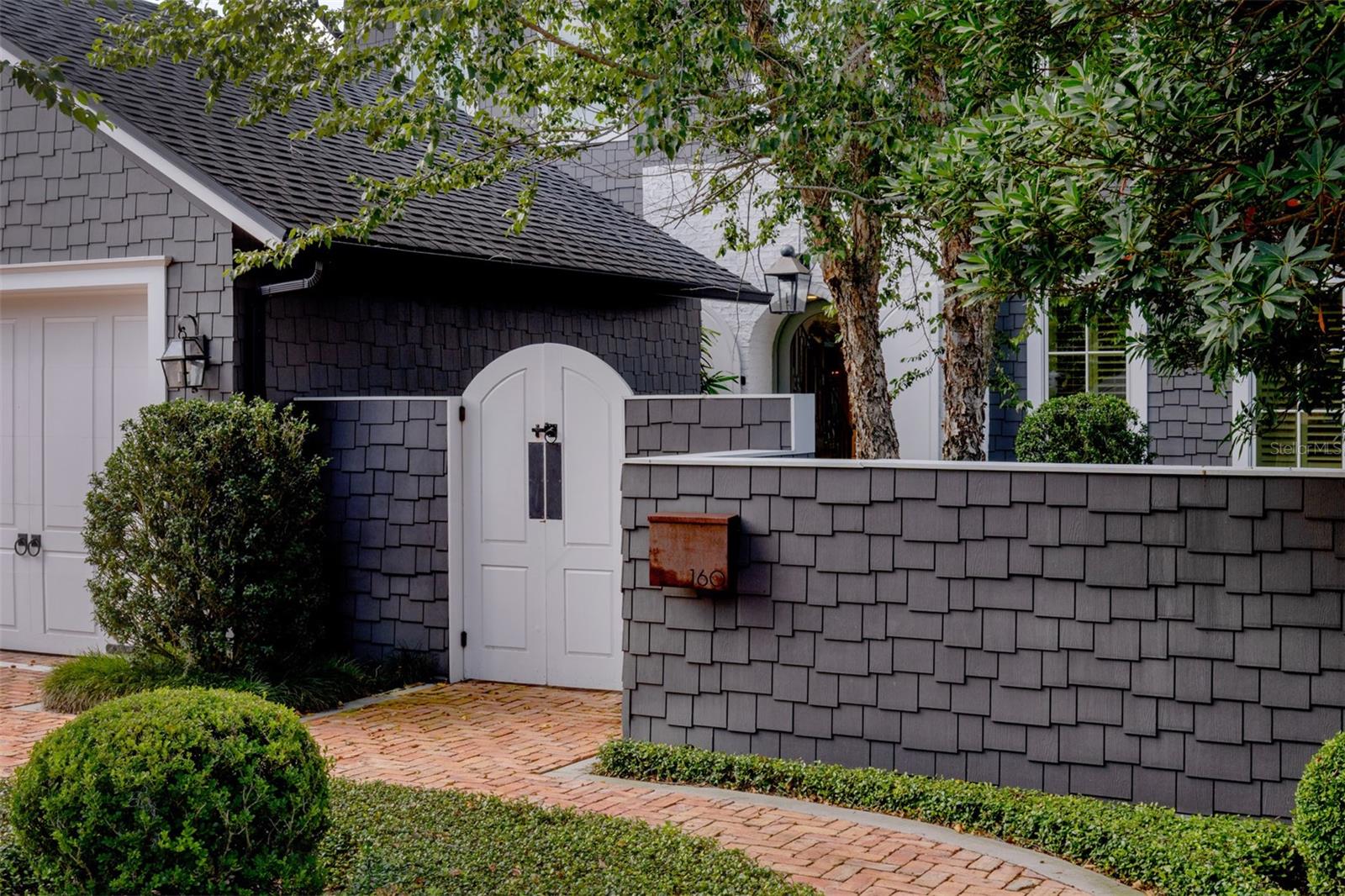 160 W ROCKWOOD WAY