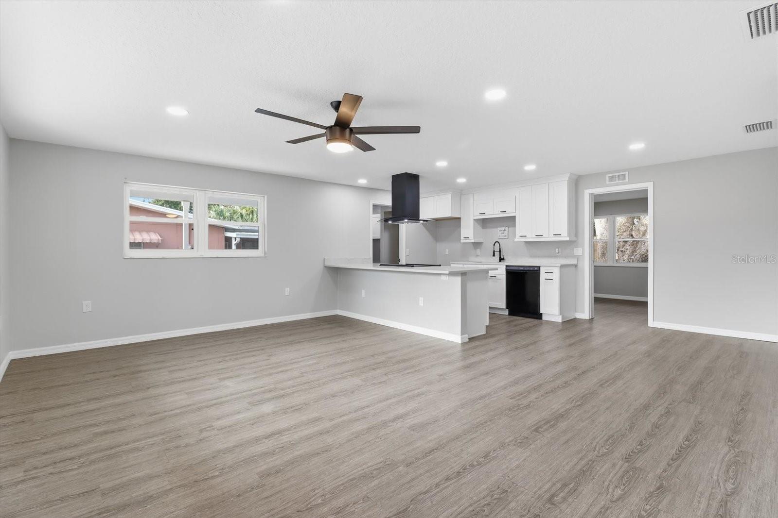 BEVERLY HILLS UNIT 02 - Residential