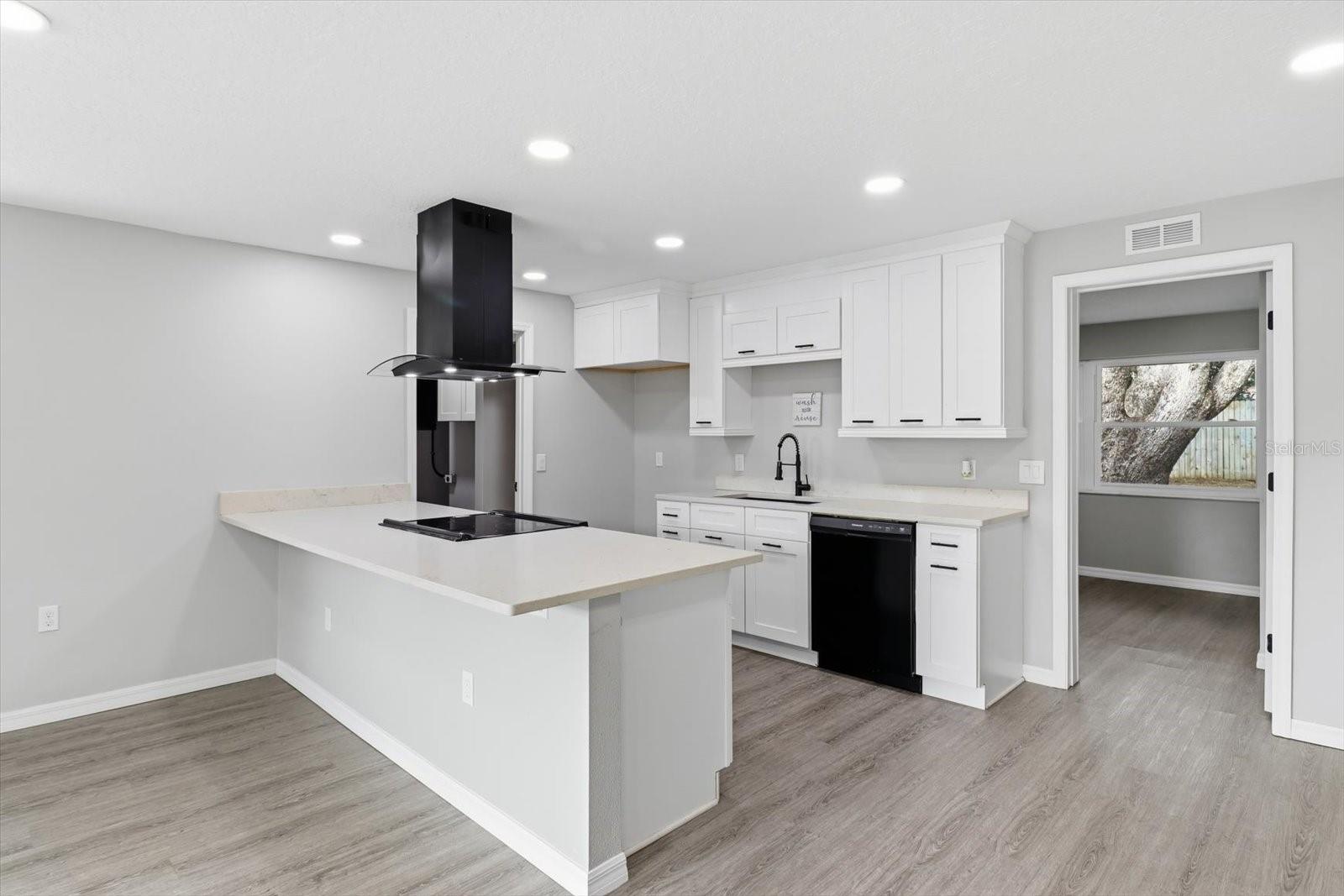 BEVERLY HILLS UNIT 02 - Residential