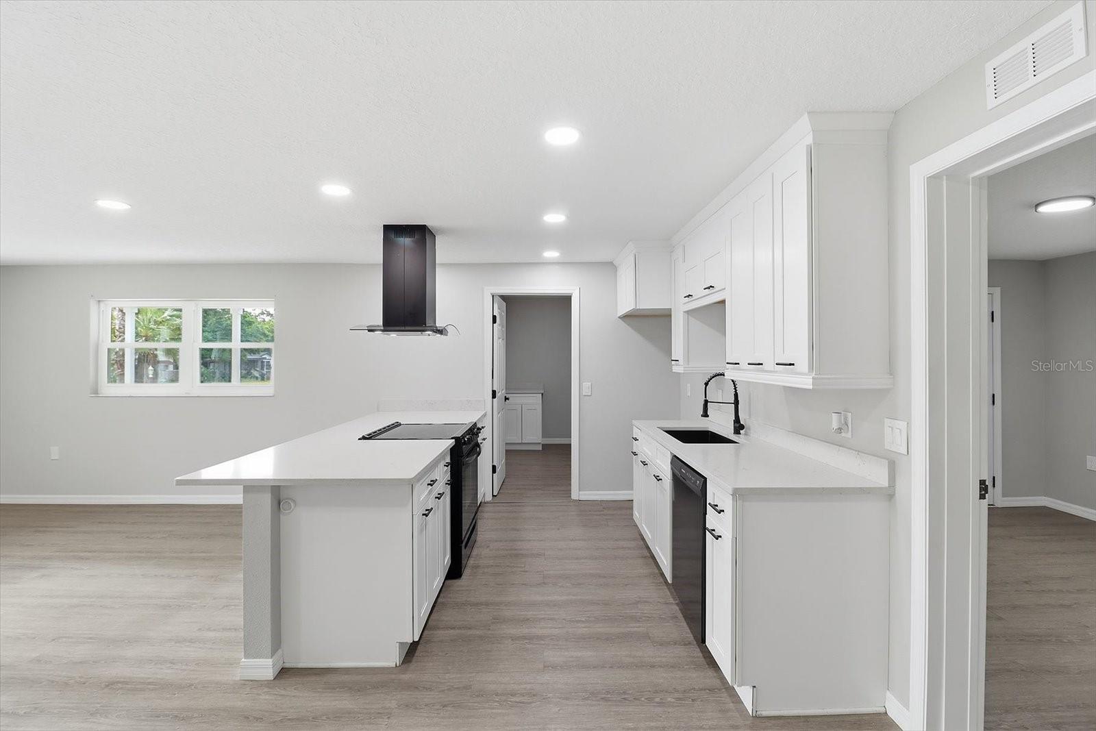 BEVERLY HILLS UNIT 02 - Residential