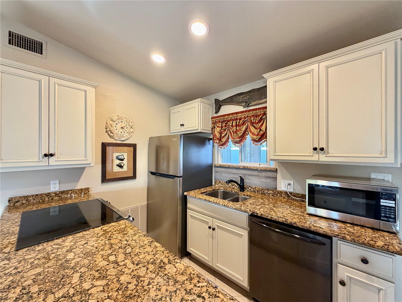 PASADENA VISTA - Residential Lease