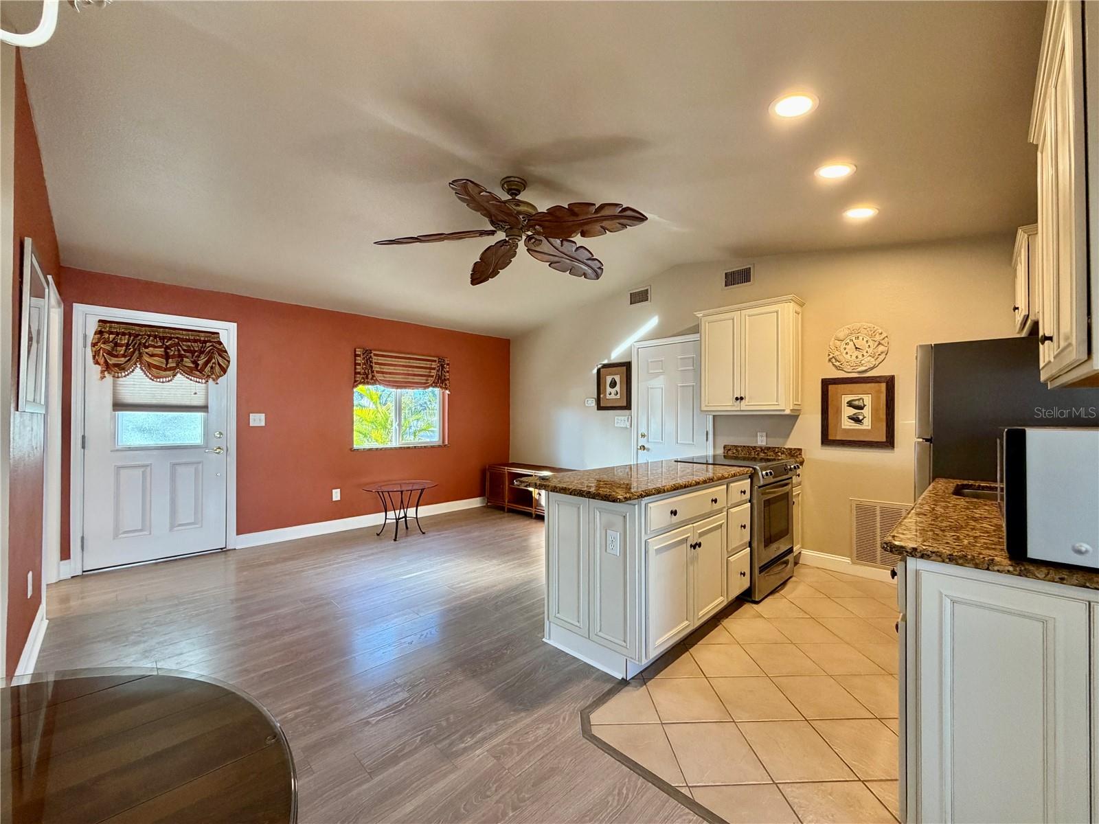 PASADENA VISTA - Residential Lease