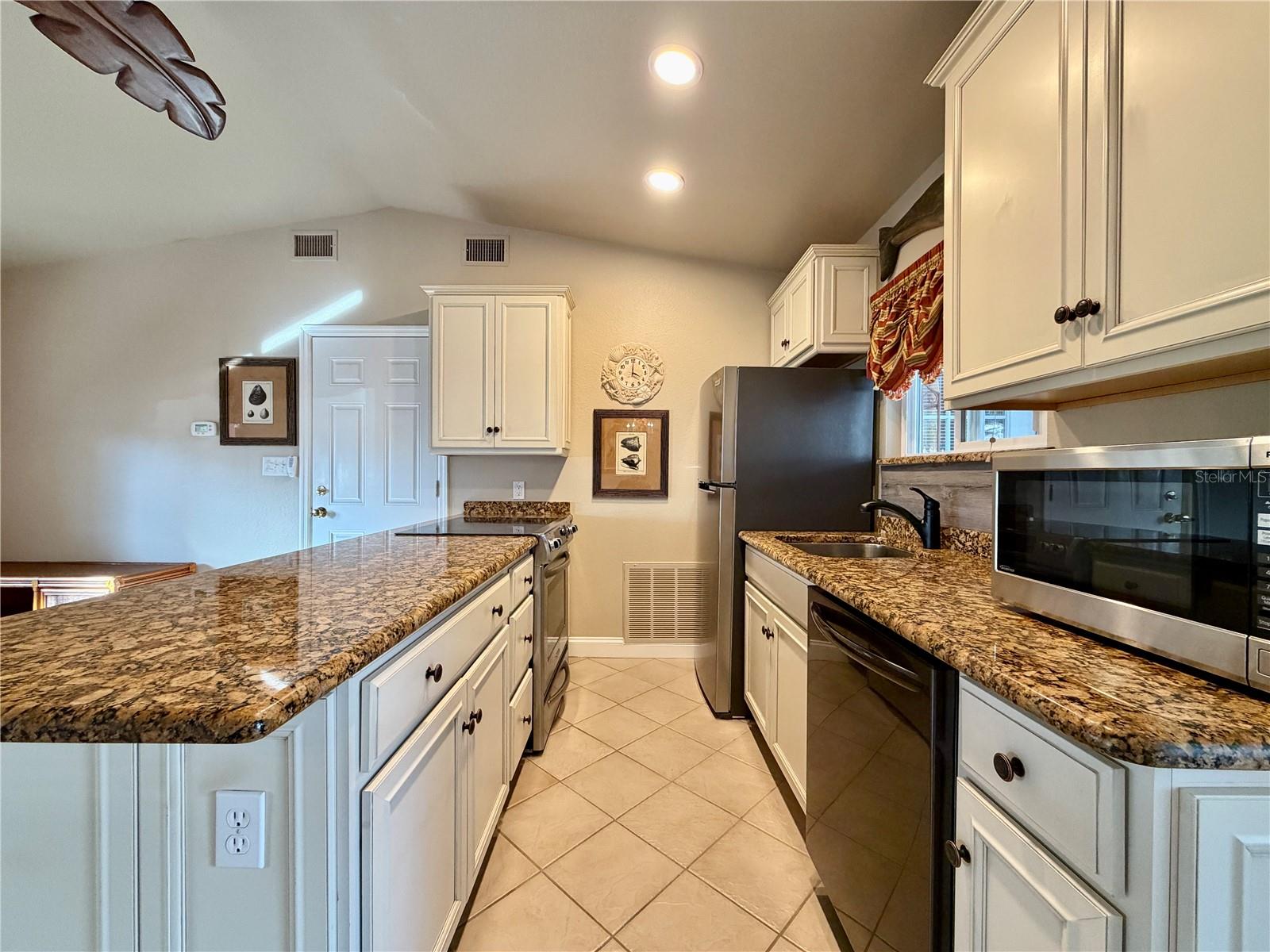 PASADENA VISTA - Residential Lease