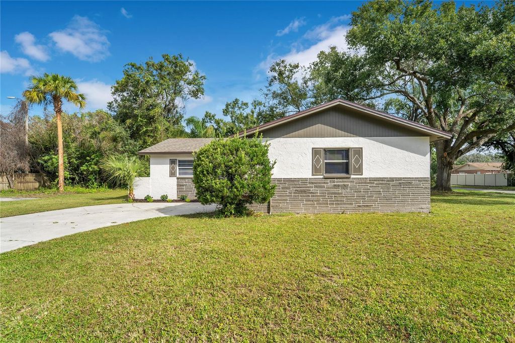 Photo of 4302 Dolphin Drive, Tampa, FL 33617 (MLS # O6351766)