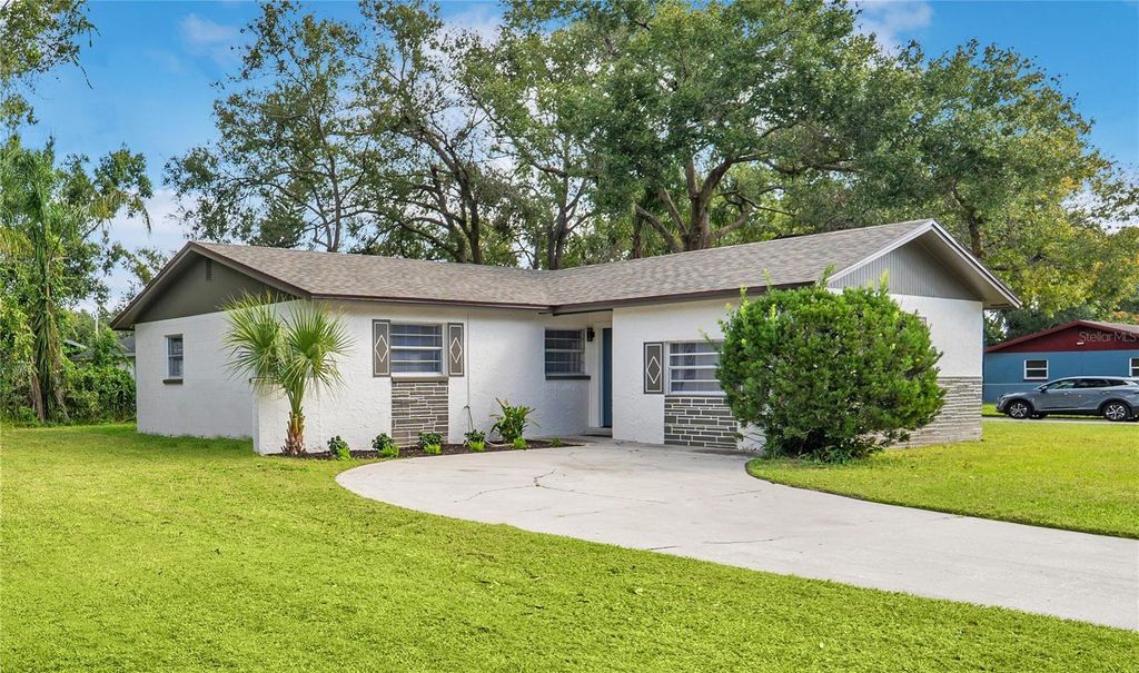 Photo of 4302 Dolphin Drive, Tampa, FL 33617 (MLS # O6351766)