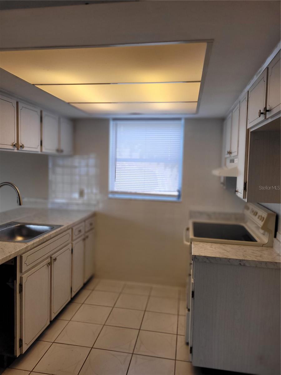 COLONIAL HILLS - Residential