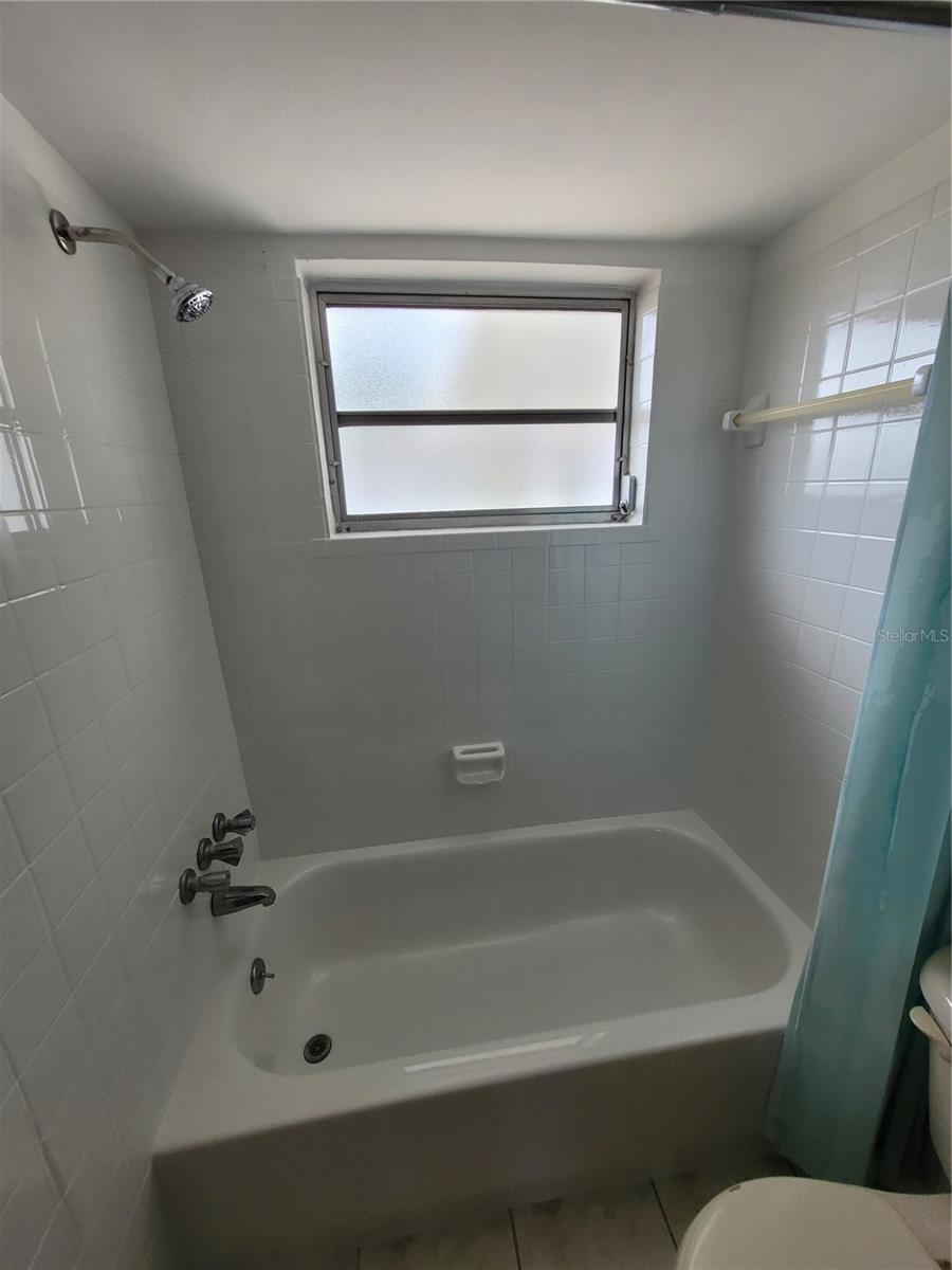 COLONIAL HILLS - Residential