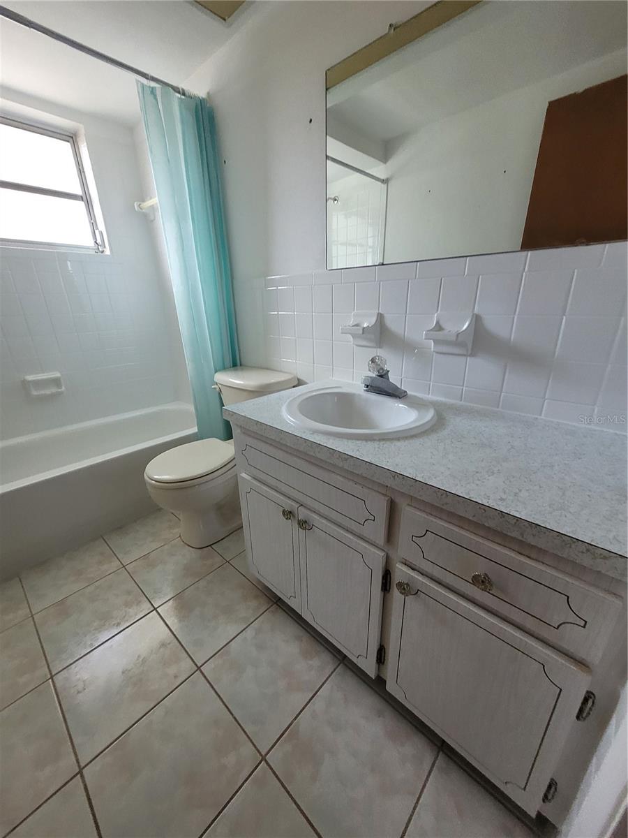 COLONIAL HILLS - Residential