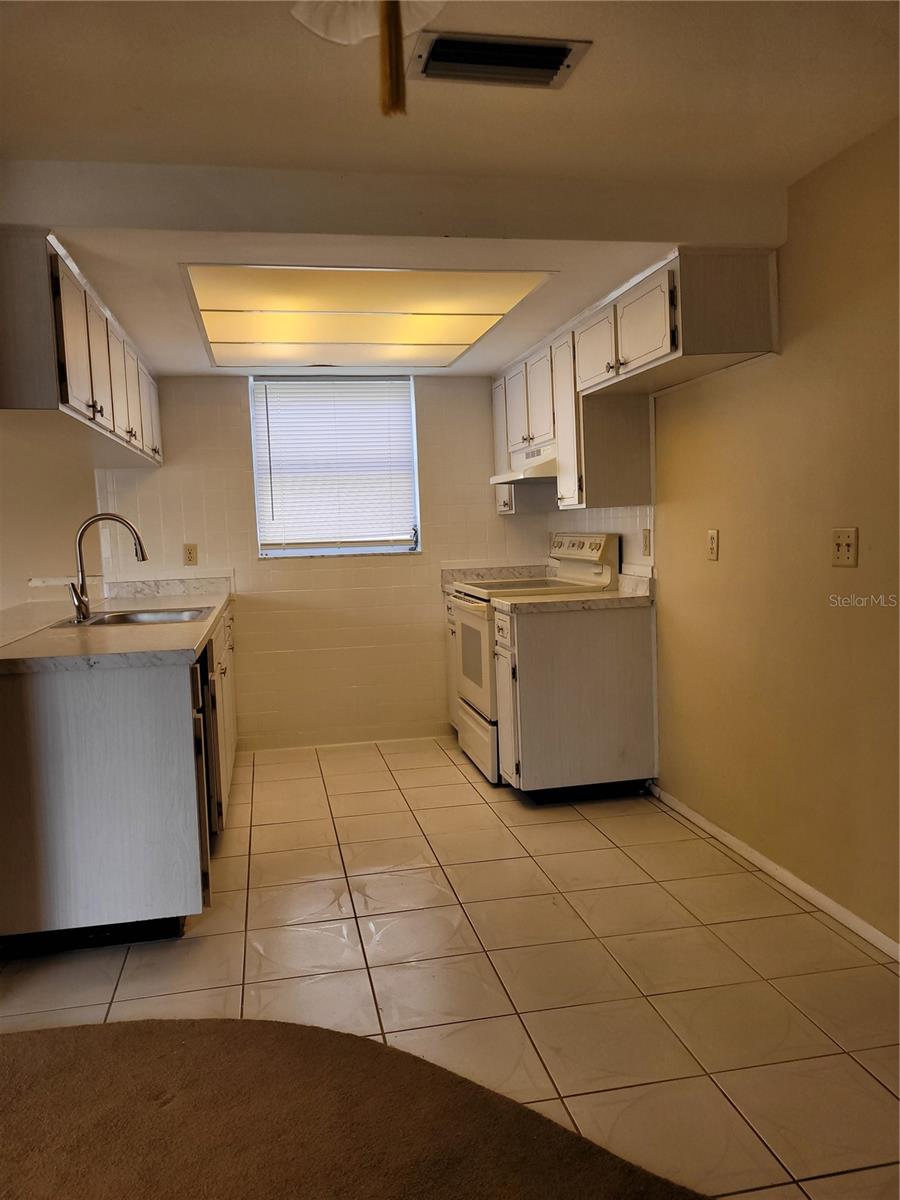 COLONIAL HILLS - Residential